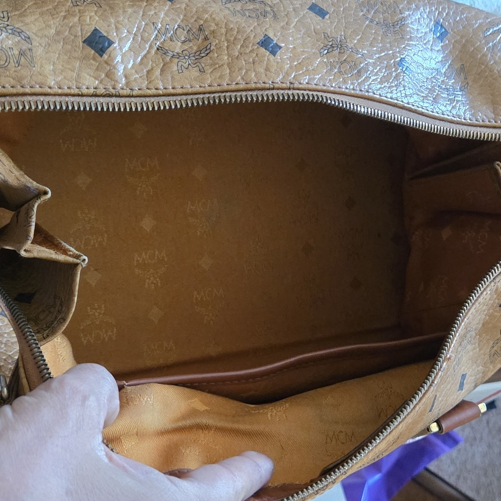 MCM DUFFLE OVERNGHT BAG/ COA. - Picture 8 of 8